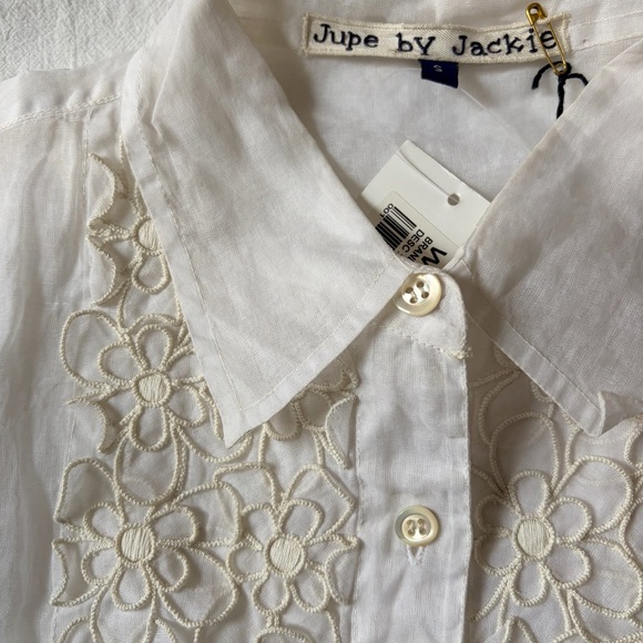 Jupe by Jackie x Comme Des Garçons White Floral Embroidered Button-Up Shirt - Picture 3 of 9